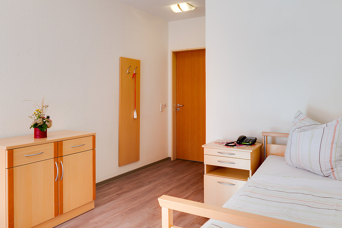 Alloheim Pflegehim Weisse Elster in Leipzig: Bewohnerzimmer 