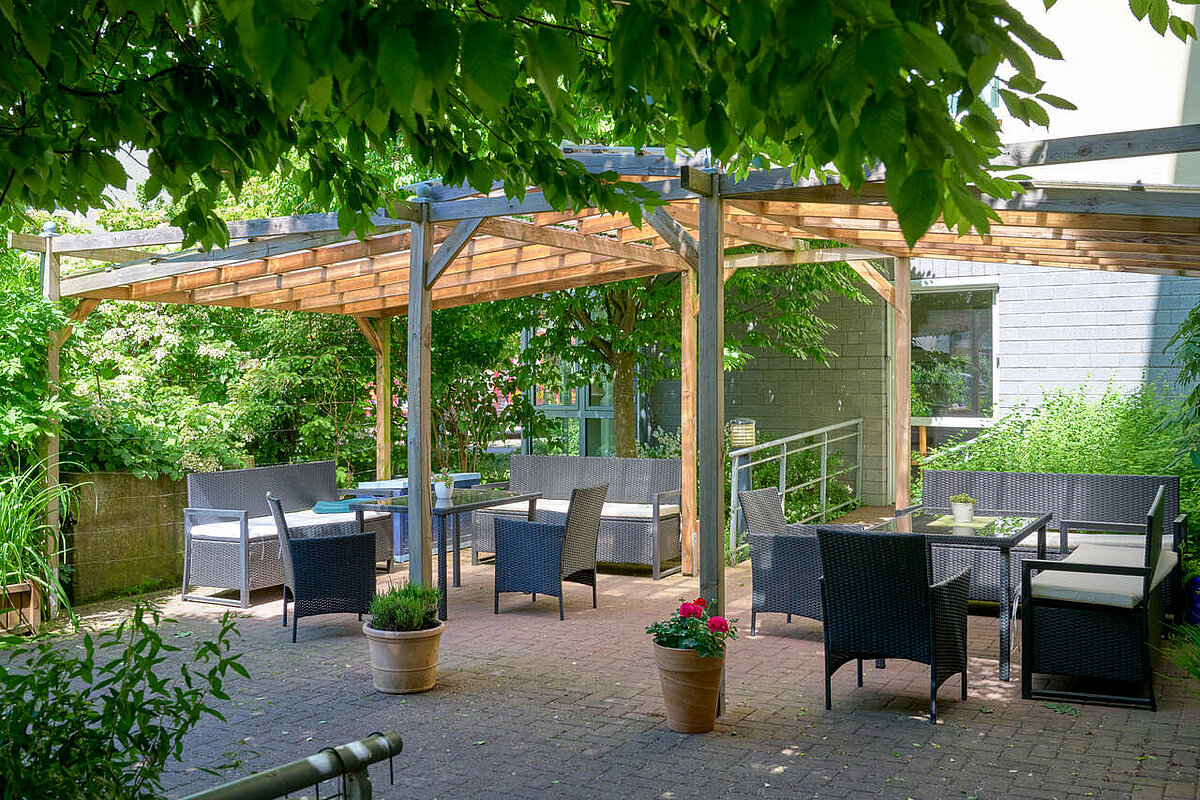 Terrasse mit zwei Sitzecken