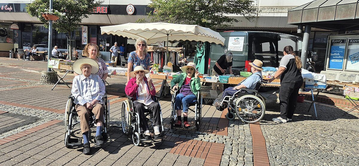 Markt Besuch bei schönem Wetter