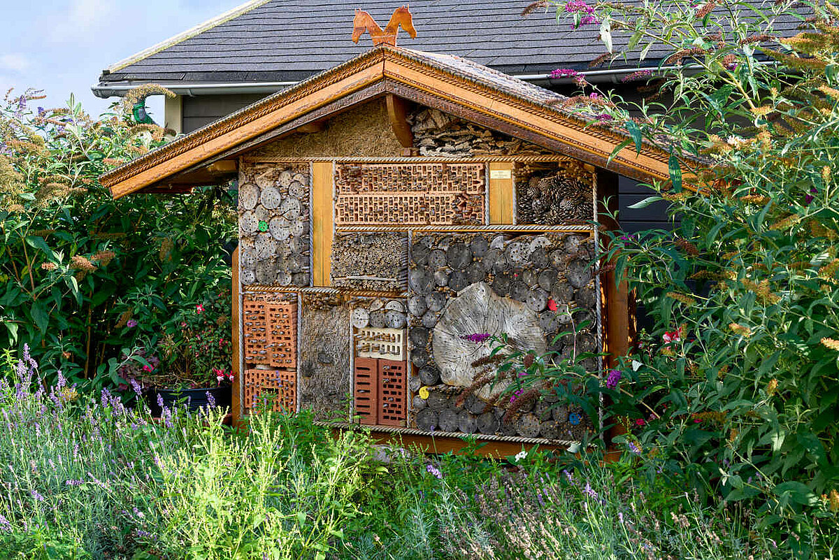 Insektenhotel im Garten des Pflegewohnstifts Vechelde