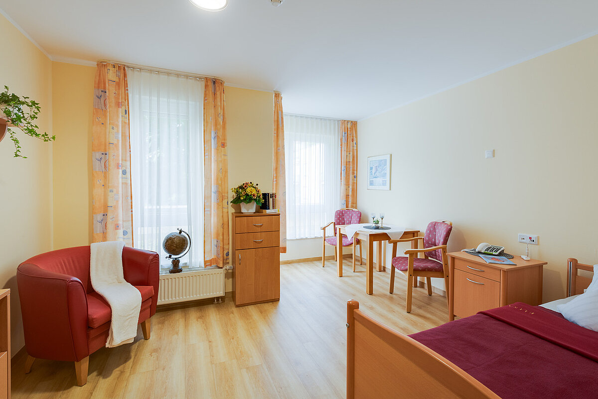 Einzelzimmer im Seniorenheim in Ingolstadt