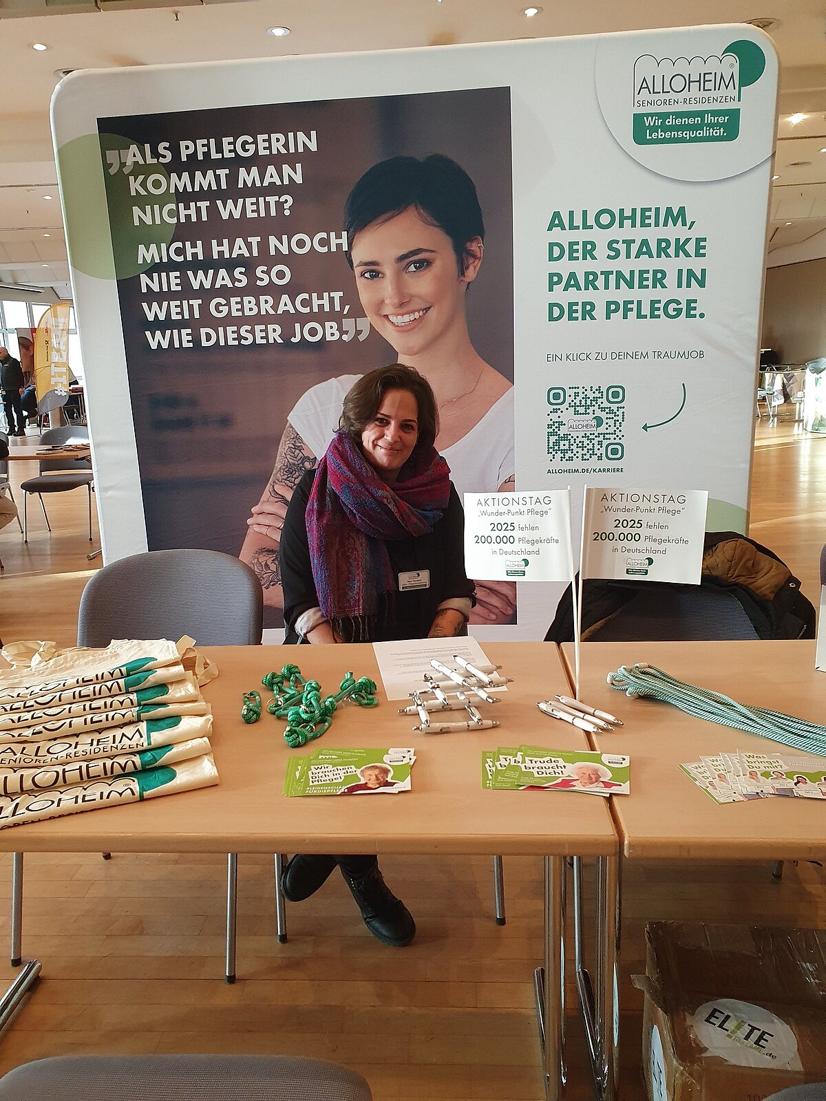 Frau Tourkazi auf der Messe "Perspektive"