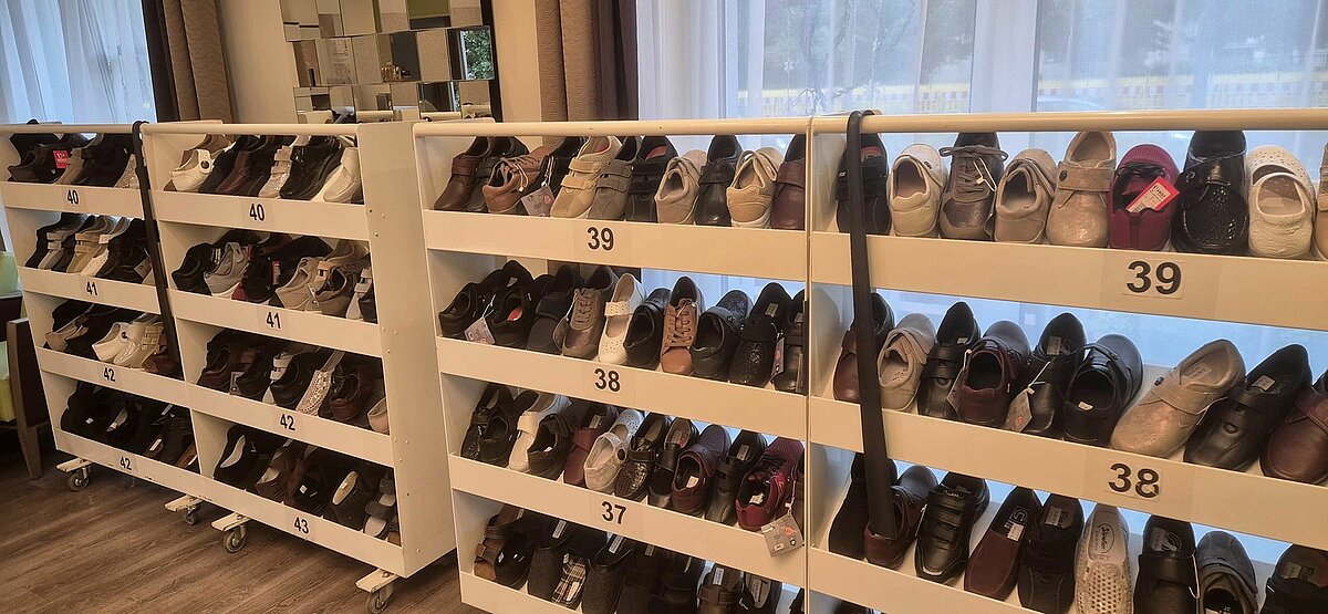 Mobil Schuhe kaufen bei uns in der Einrichtung