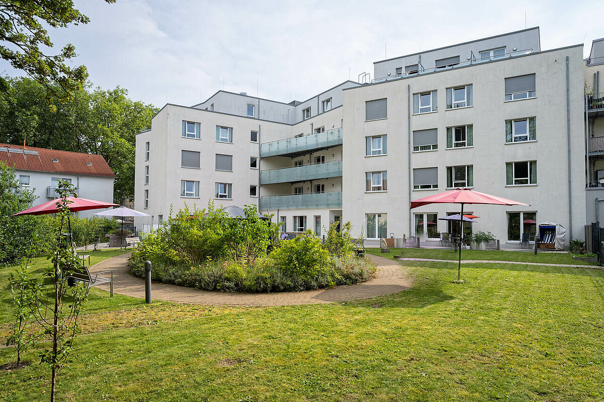 Gartenanlage und Rückansicht des Pflegestift Dortmund Hörde