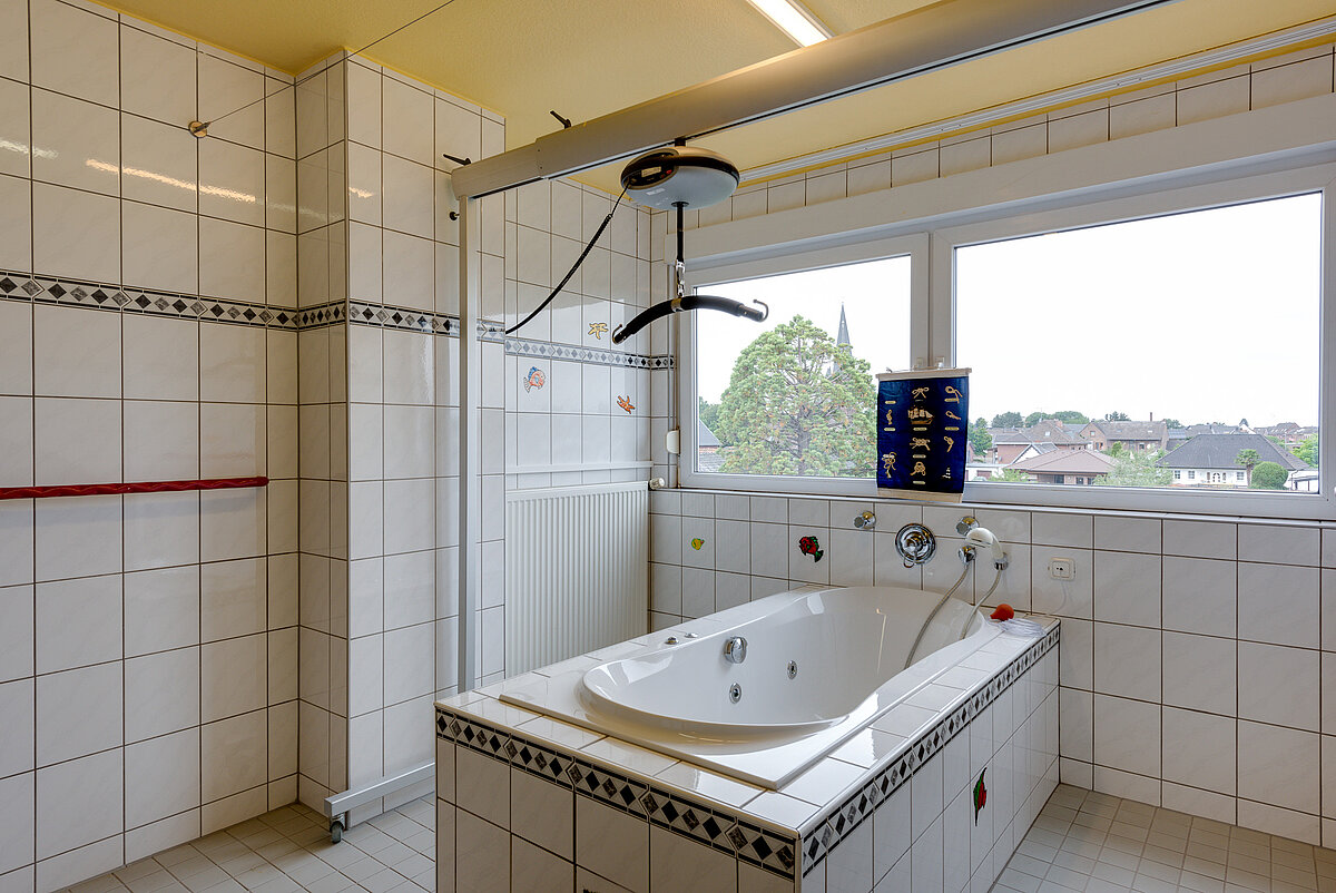 Badewanne im Seniorenheim "Maria Hilf" in Bedburg