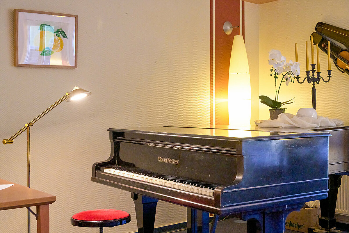 Klavier im Speisesaal