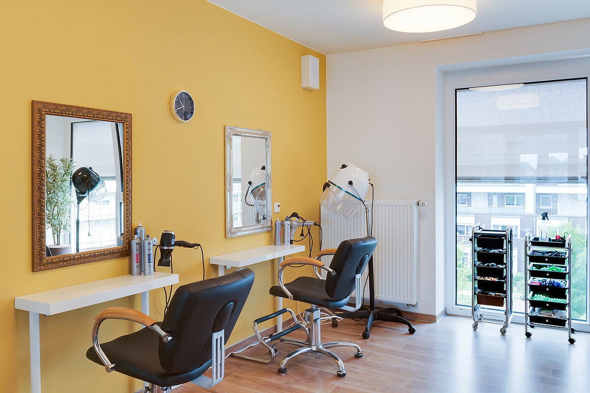 Friseur für die Senioren im Pflegeheim