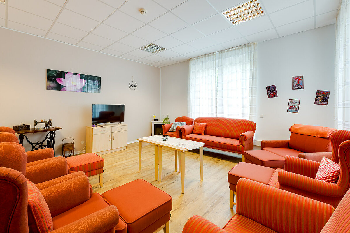 TV Raum mit Sofas für Senioren im Pflegeheim CMS Dortmund