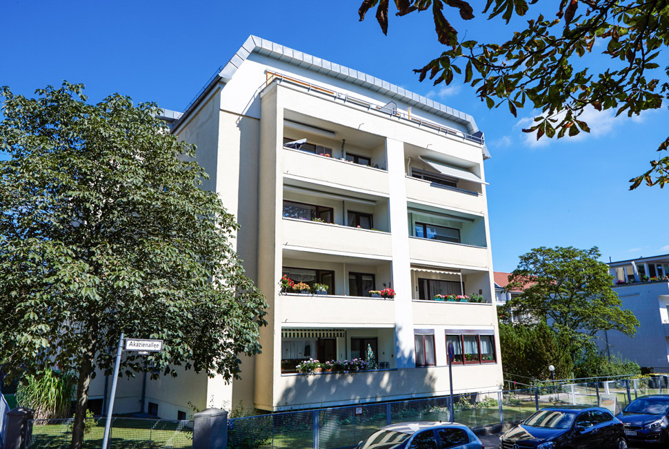 Haus mit Wohnungen des Betreuten Wohnens von Alloheim in Berlin Lichterfelde - Akazienallee
