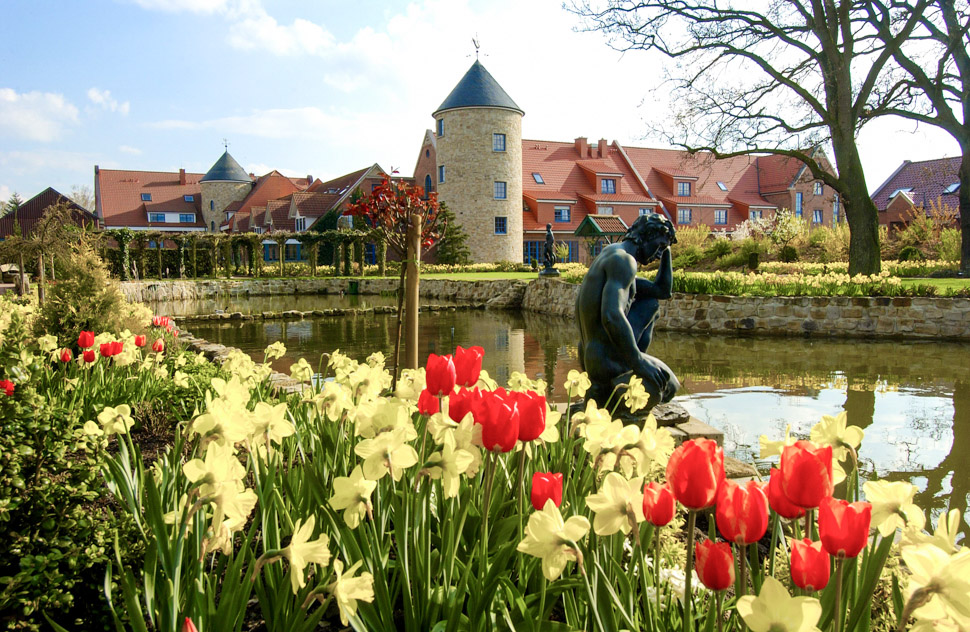 Blühende Tulpen im Garten des Pflegeheims Knoop's Huus in Aurich