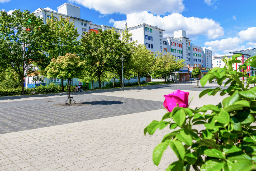 Vorplatz des Seniorenheims "POLIMAR" in Berlin Marzahn-Hellersdorf