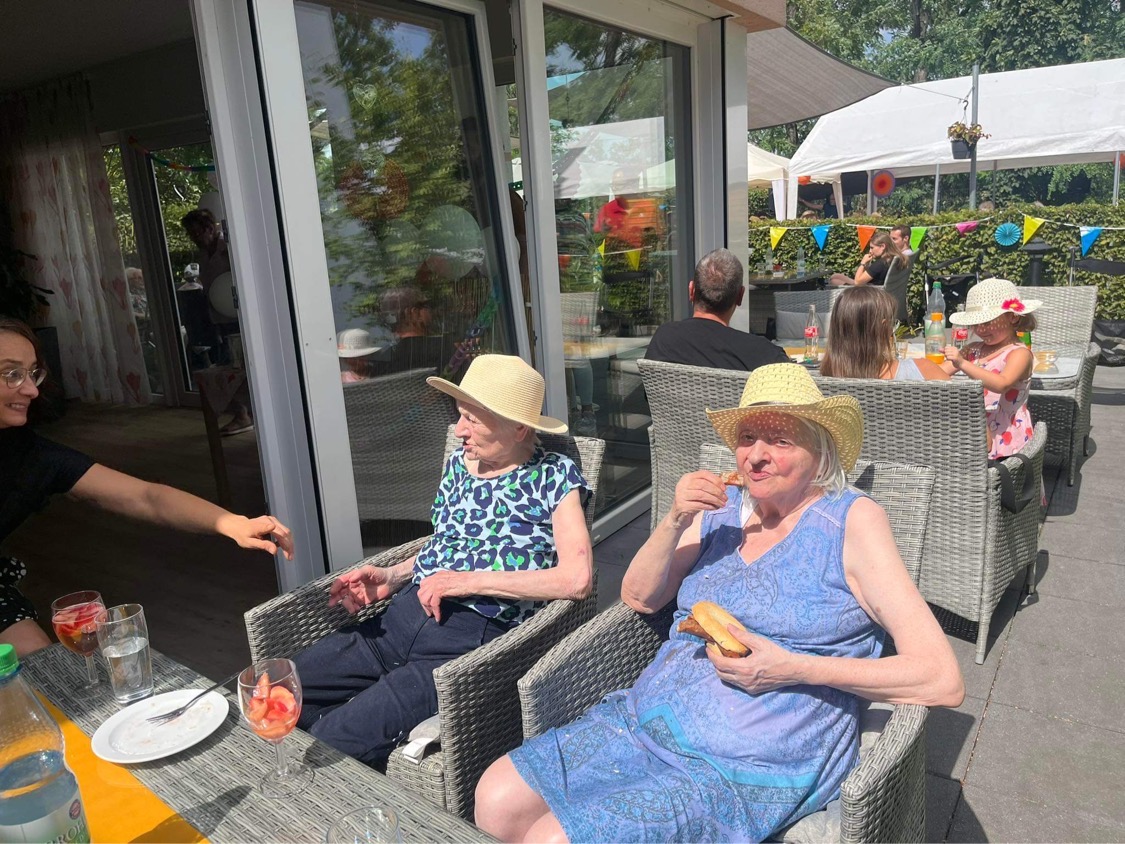 Bewonerin zum Sommerfest