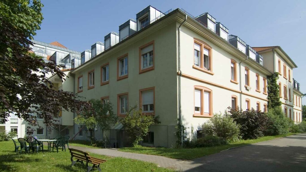 azurit_seniorenzentrum_hohenlohe_hausansicht_2 Bild
